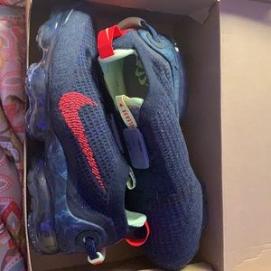Brand new Nike vapormaxes